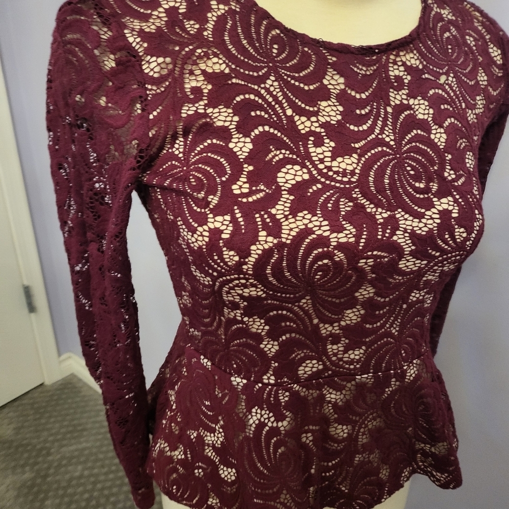 women's top - Picture 2 of 4